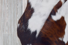 Load image into Gallery viewer, Tricolor Cowhide Rug